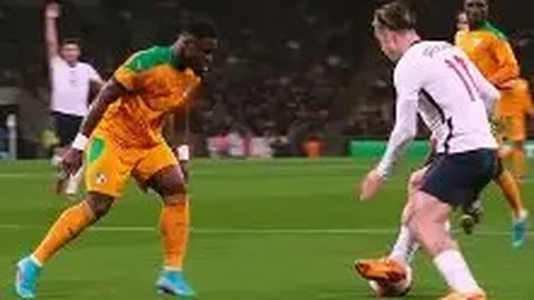 阿劳霍状态良好，队医确认可出场；拉菲尼亚周日回归赛场